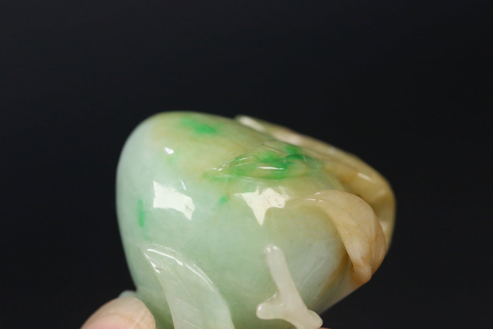 An Exquisite Jadeite Peach - 9