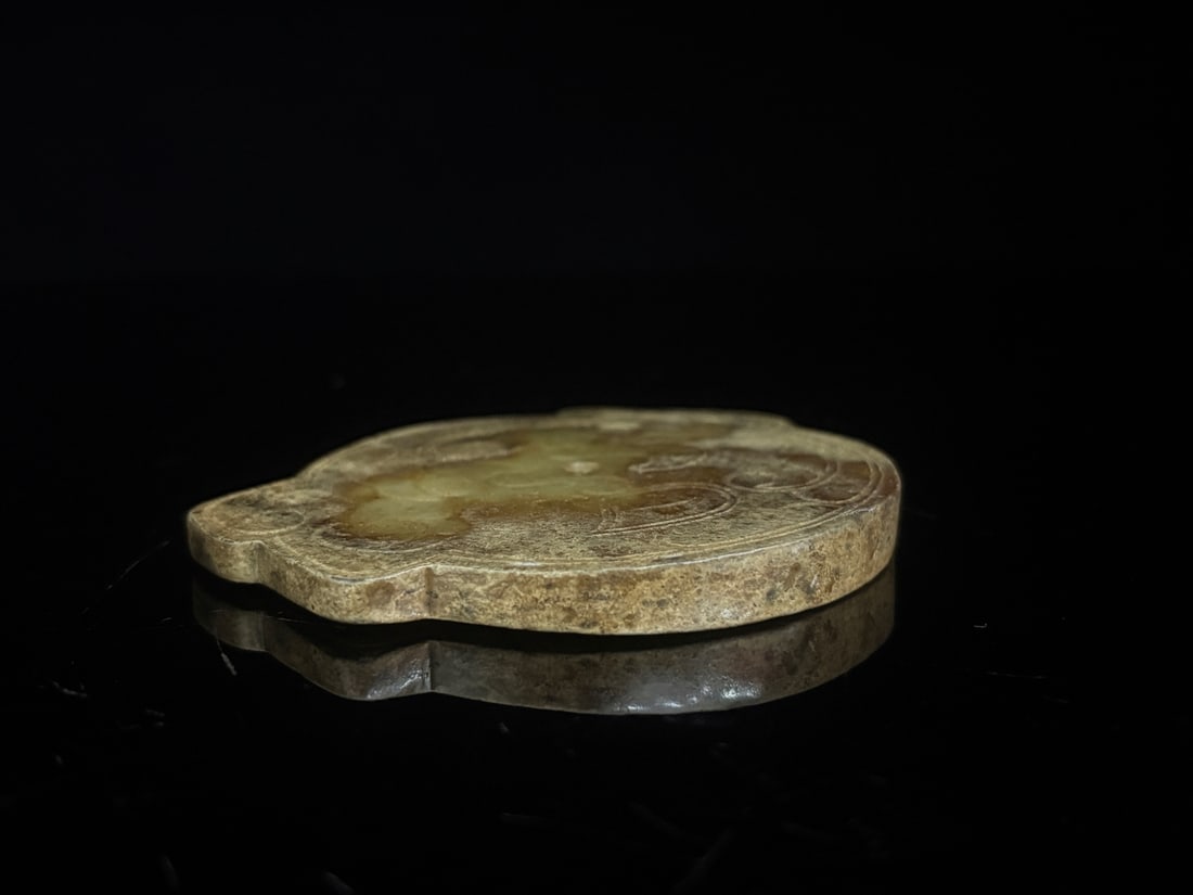 An Exquisite White Jade Dragon Pattern Pendant - 5