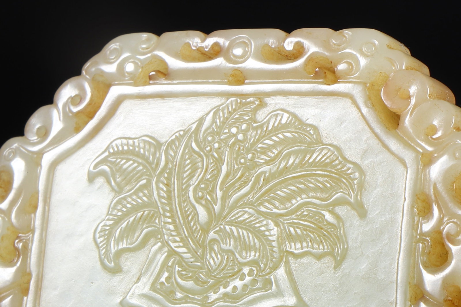 An Exquisite White Jade Flower Pattern Pendant - 4