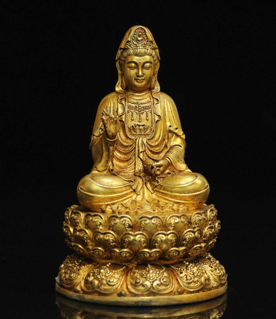 An Exquisite Gilt Bronze Statue of Avalokitesvara Ornament: An Exquisite Gilt Bronze Statue of Avalokitesvara Ornament Ming Dynasty, China Size:4.3inx2.8in Weight:746g铜鎏金观音菩萨摆件 中国