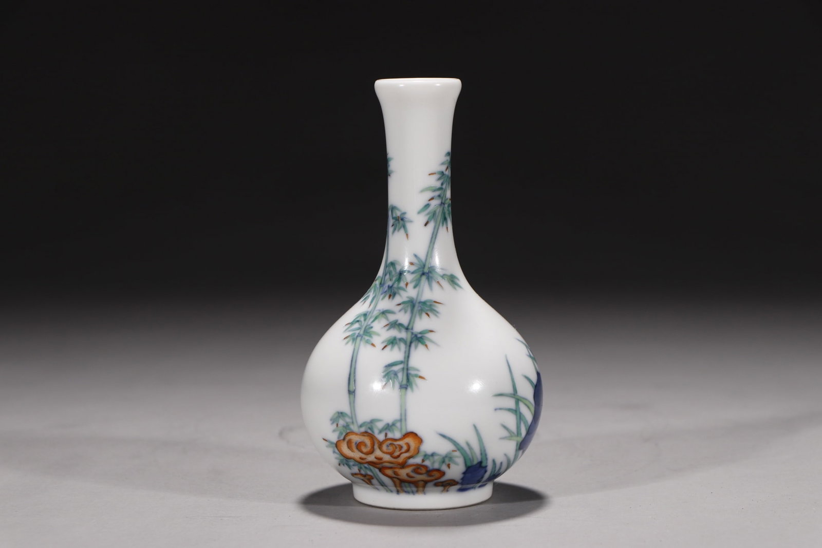 An Exquisite Doucai Bamboo Pattern Vase: An Exquisite Doucai Bamboo Pattern Vase Qing Dynasty, China Yongzheng Six-character Mark Size:4.7in斗彩竹报平安胆瓶 中国清代