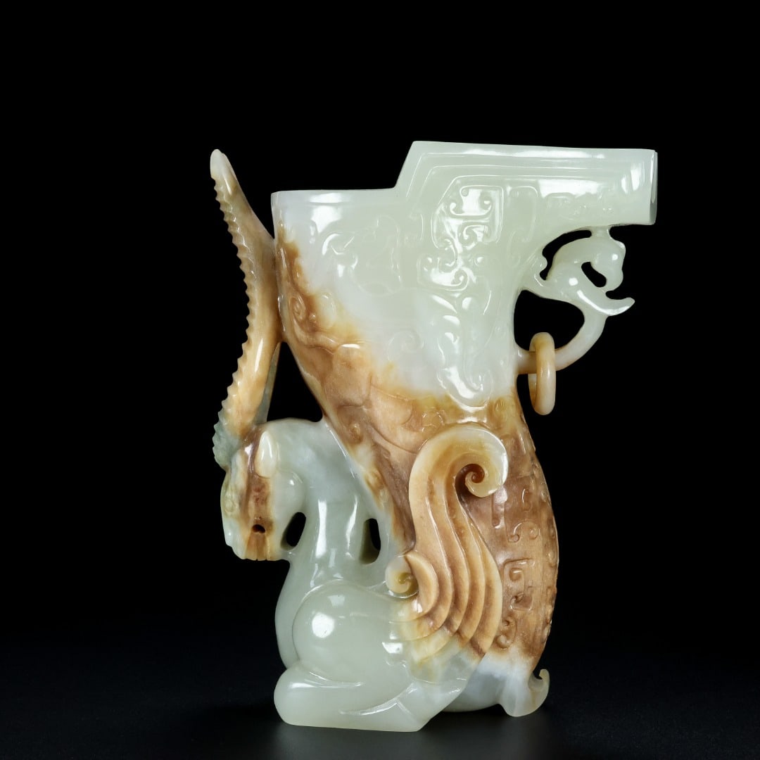 An Exquisite White Jade Deer-Shaped Cup: An Exquisite White Jade Deer-Shaped Cup Han Dynasty, China Size:6.4inx4.9inx2.9in Weight:1.182kg白玉鹿杯 中国汉代 Size:16.2cmx12.5cmx7.3cm