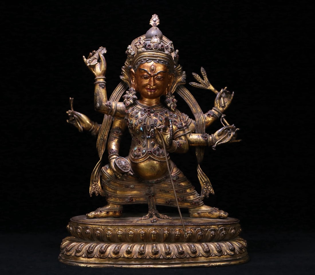 An Exquisite Gilt Bronze Statue of Gautama??s Mother: An Exquisite Gilt Bronze Statue of Gautama??s Mother Ming Dynasty, China Size:17.3inx13inx6.3in Weight:9675g铜鎏金叶衣佛母造像 中国