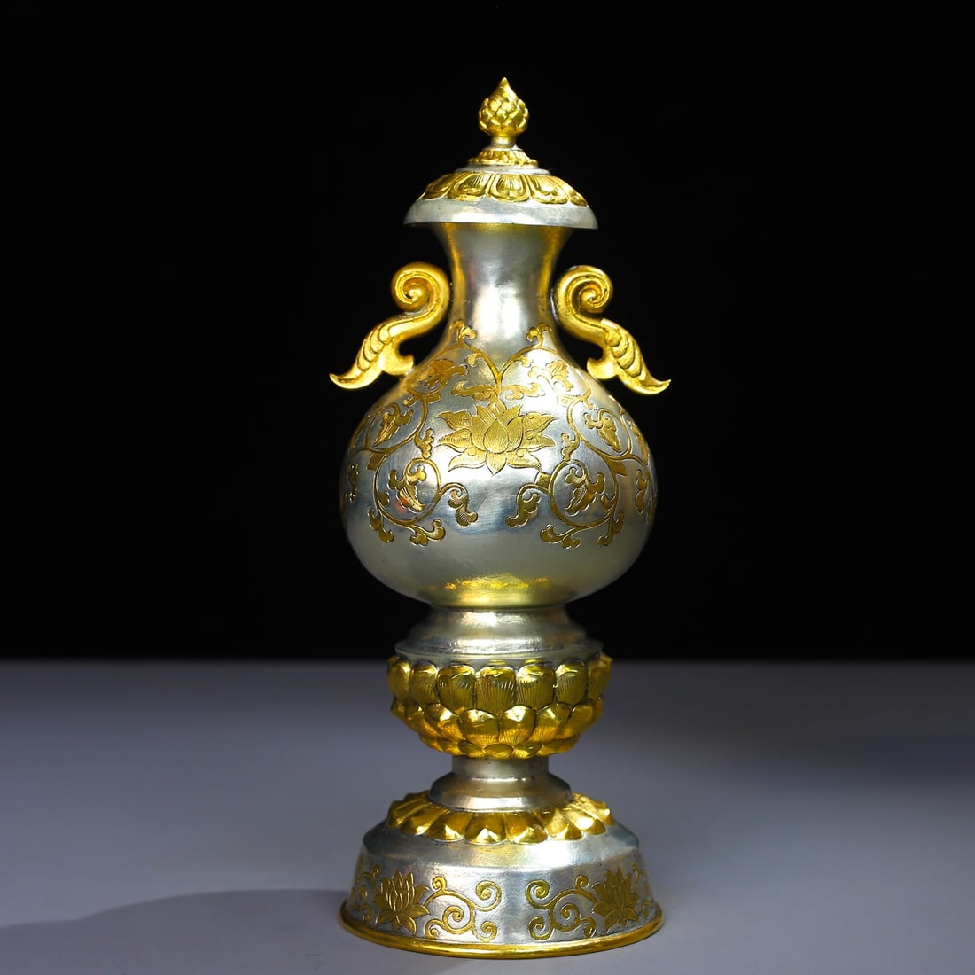 An Exquisite Gilt Bronze Lotus Pattern Double-Ears Vase: An Exquisite Gilt Bronze Lotus Pattern Double-Ears Vase Qing Dynasty, China Size:10.4inx4.3in Weight:510g铜鎏金瓶子 中国清代 Size:26.5cmx11cm
