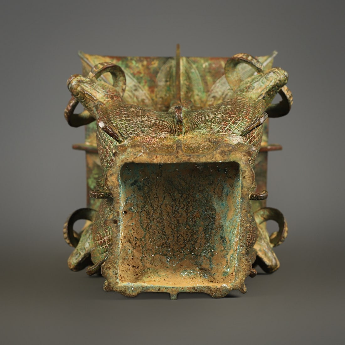 An Exquisite Bronze Beast-Face Pattern Vase - 10