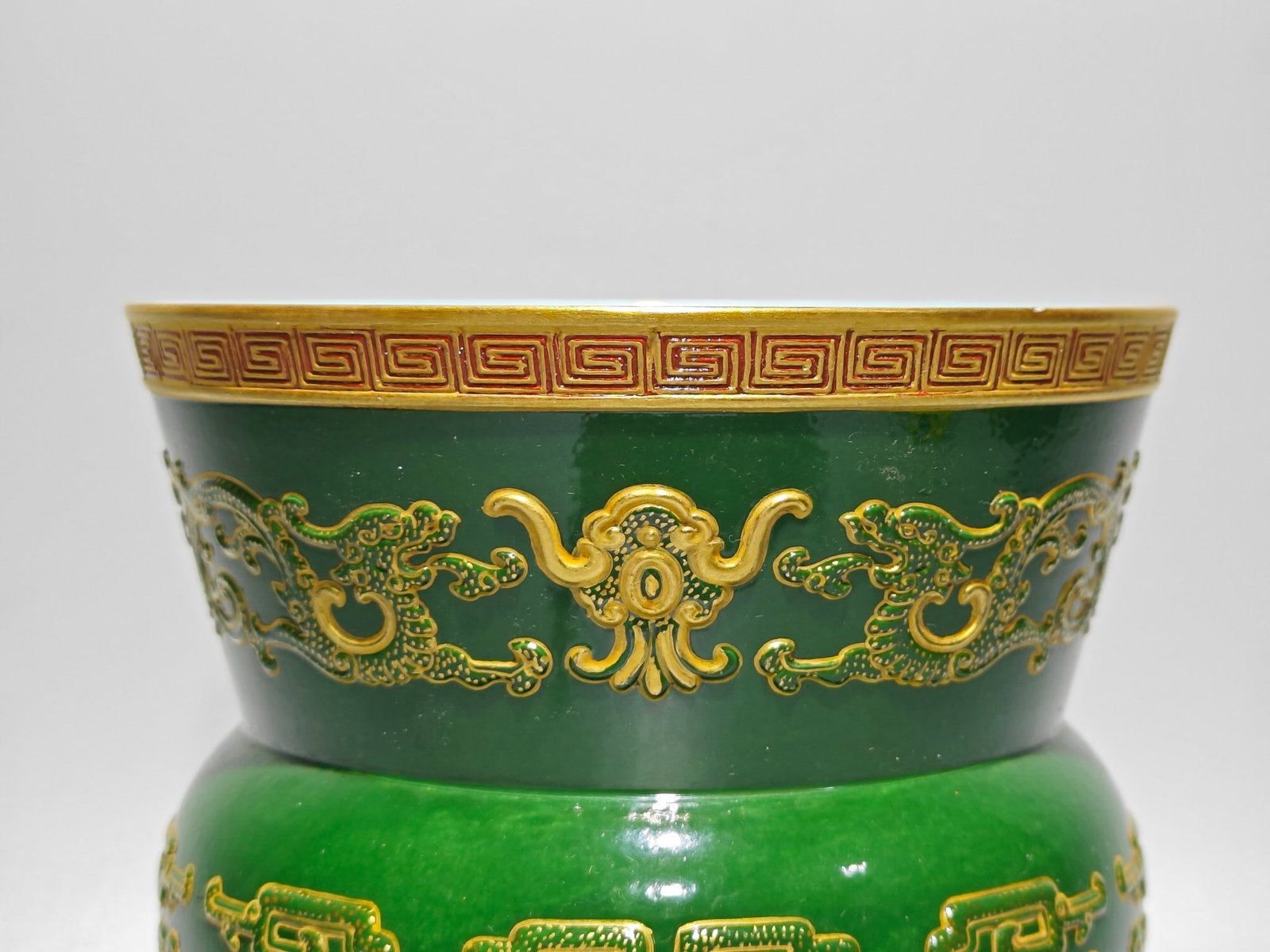 An Exquisite Green Glazed Dragon Pattern Vase - 7
