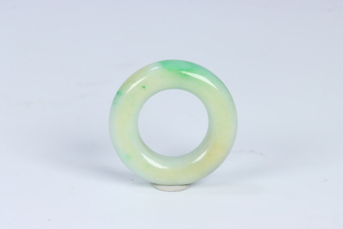 An Exquisite Jadeite Pendant - 4