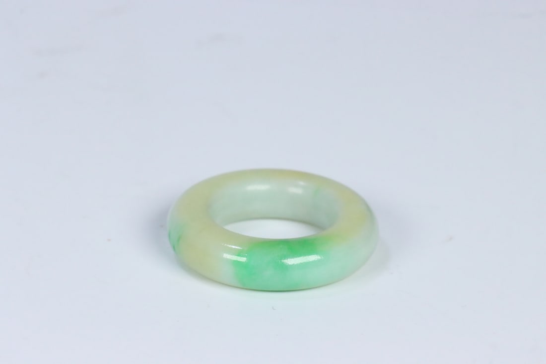 An Exquisite Jadeite Pendant - 5