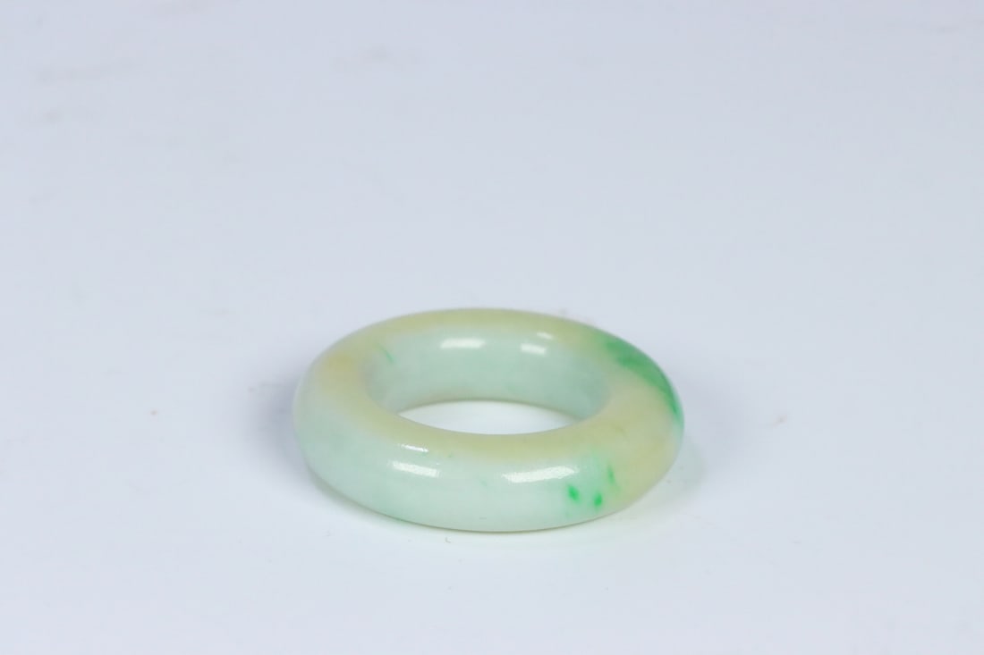 An Exquisite Jadeite Pendant - 6