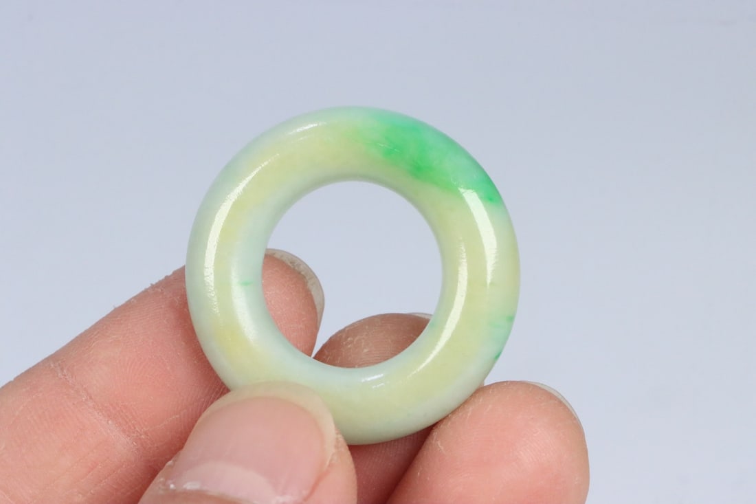 An Exquisite Jadeite Pendant - 8