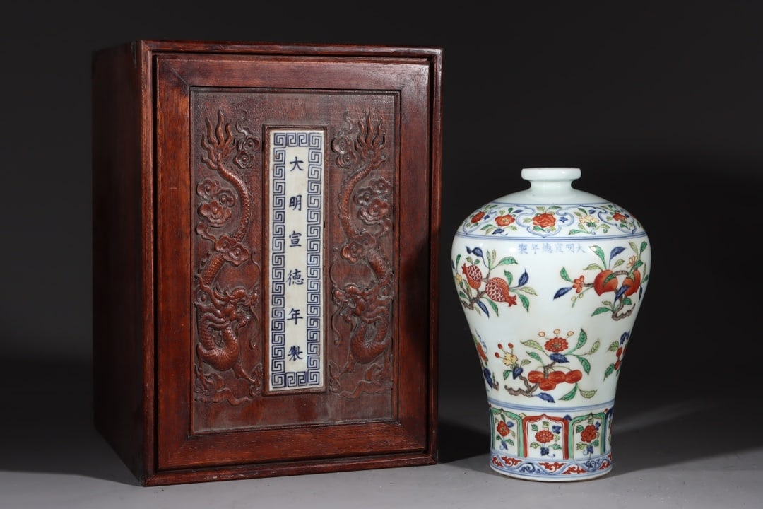 An Exquisite Wucai Flower and Fruit Pattern Vase (1 of 9)