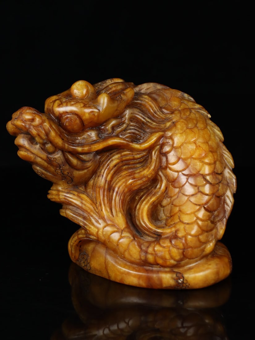 An Exquisite Tianhuang Stone Auspicious Beast Seal Ornament (1 of 9)