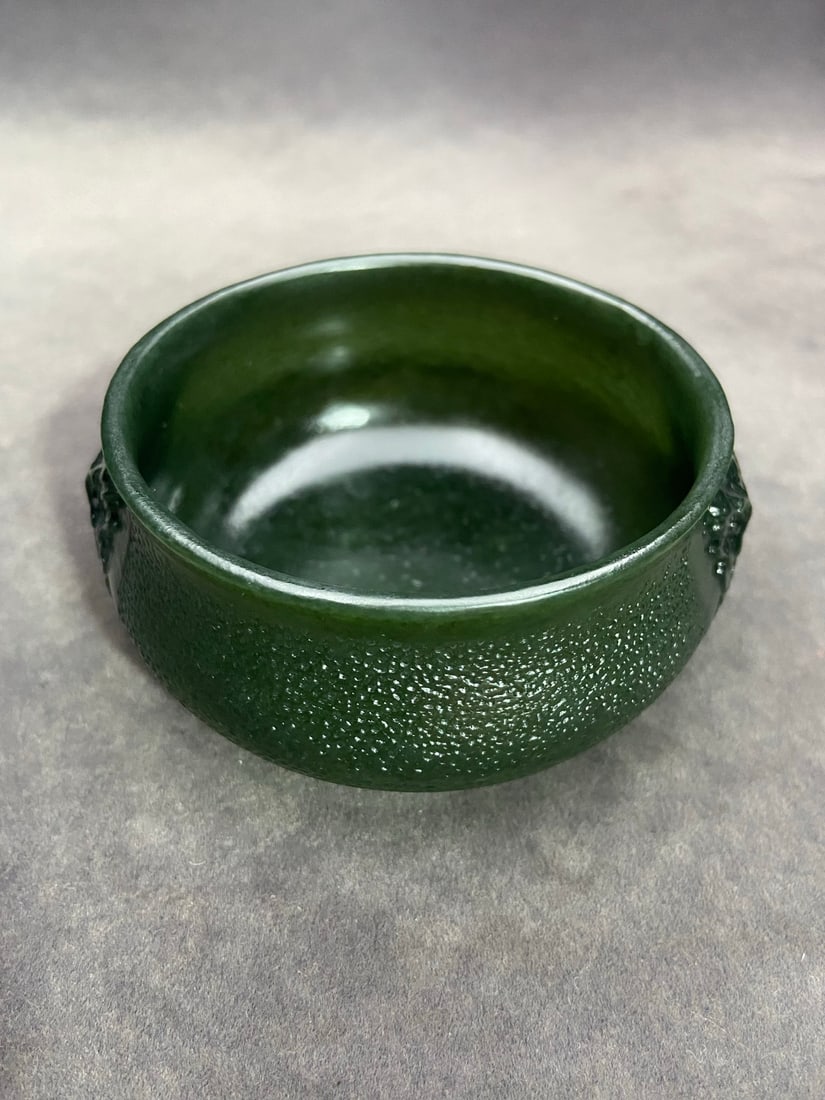 An Exquisite Jasper Double-Ears Censer: An Exquisite Jasper Double-Ears Censer Qing Dynasty, China Size:80mmx40mm Weight:87g白玉双狮耳香炉 中国清代 Size:80mmx40mm Weight:87g