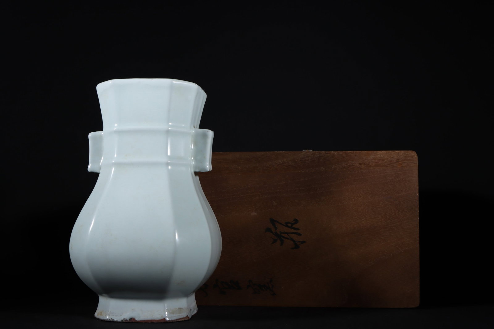 An Exquisite Guan yao Double-Ears Vase: An Exquisite Guan yao Double-Ears Vase Song Dynasty, China Size:10.2inx6.3in官窑月白釉八方贯耳瓶 中国宋代 Size:26cmx