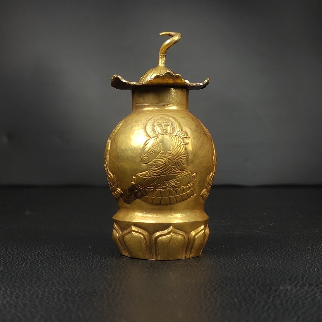 An Exquisite Gilt Bronze Buddha Statue Pattern Vase (1 of 6)