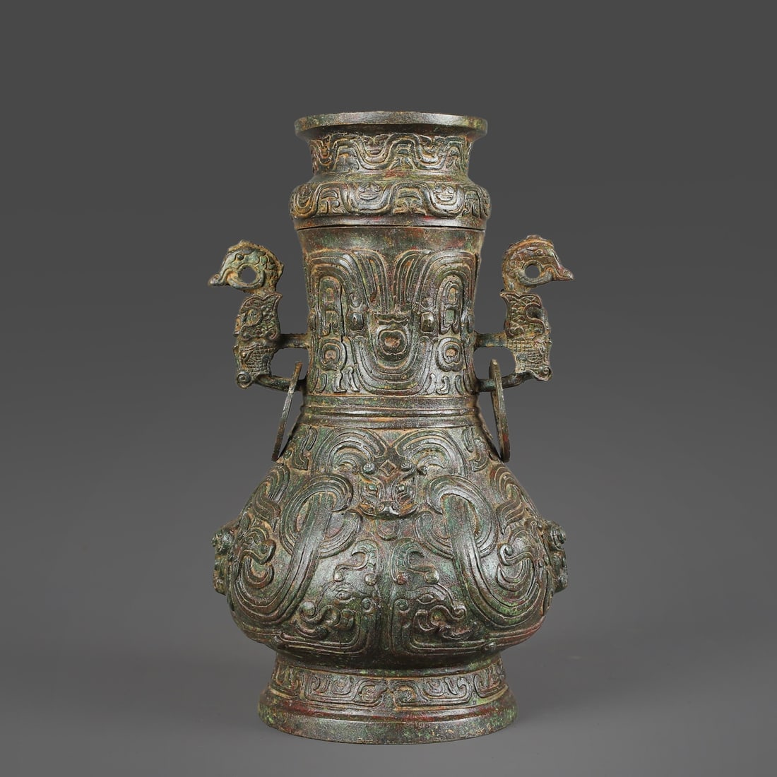 An Exquisite Bronze Dragon Pattern Double-Ears Vase: An Exquisite Bronze Dragon Pattern Double-Ears Vase W.Zhou , China Size:7.1inx11.8in Weight:390g青铜龙纹圆瓶 西周时期 Size:18cmx30cm Weight: