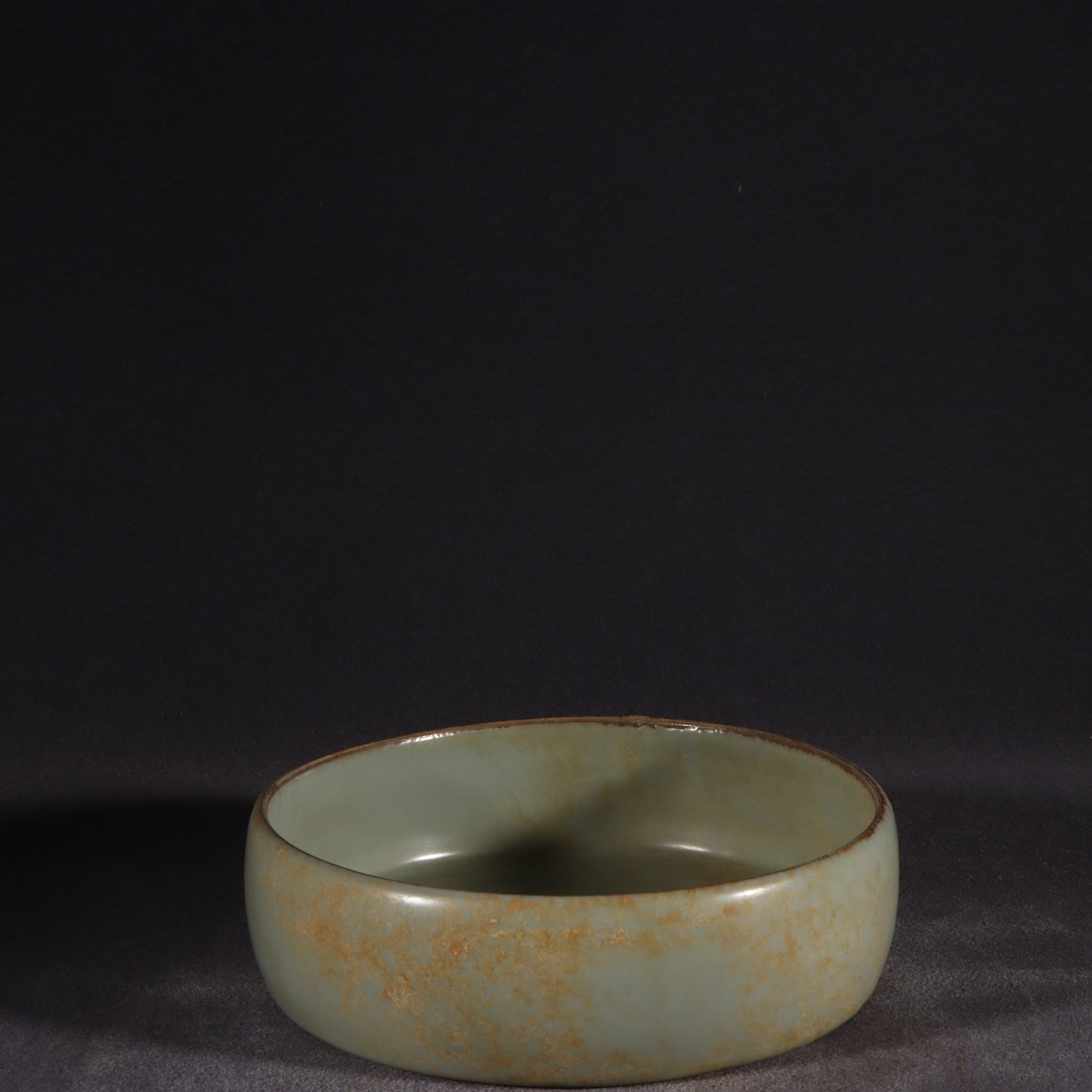 An Exquisite Guan yao Celadon Glazed Brush Washer: An Exquisite Guan yao Celadon Glazed Brush Washer Song Dynasty, China Size:2.4inx8.5in官窑青釉大圆洗 中国宋代 Size:6.2cmx21.6cm