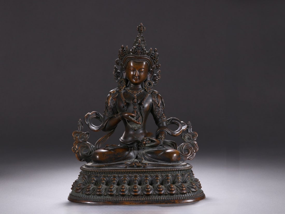 An Exquisite Bronze Statue of Vajrasattva: An Exquisite Bronze Statue of Vajrasattva Qing Dynasty, China Size:8.6inx6.7in铜金刚萨陲佛像 中国清代 Size:21.8cmx17cm