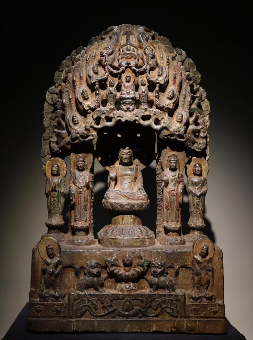 A Exquisite Limestone Buddhist niche Ornament: A Exquisite Limestone Buddhist niche Ornament Tang Dynasty, China Size:39.4inx23.6inx10.2in青石彩绘镂空靠背佛 中国唐代