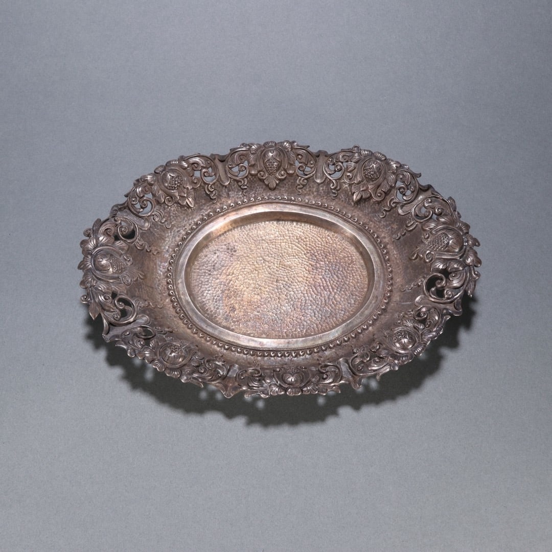 An Exquisite Silver Flower Pattern Plate: An Exquisite Silver Flower Pattern Plate Qing Dynasty, China Size:1inx7.8in银花纹盘 中国清代 Size:2.6cmx19.7cm