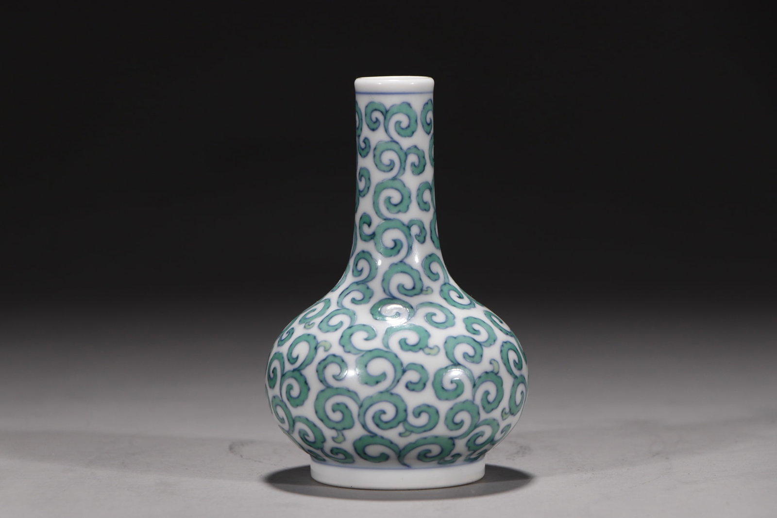 An Exquisite Doucai Lotus Pattern Vase - 4