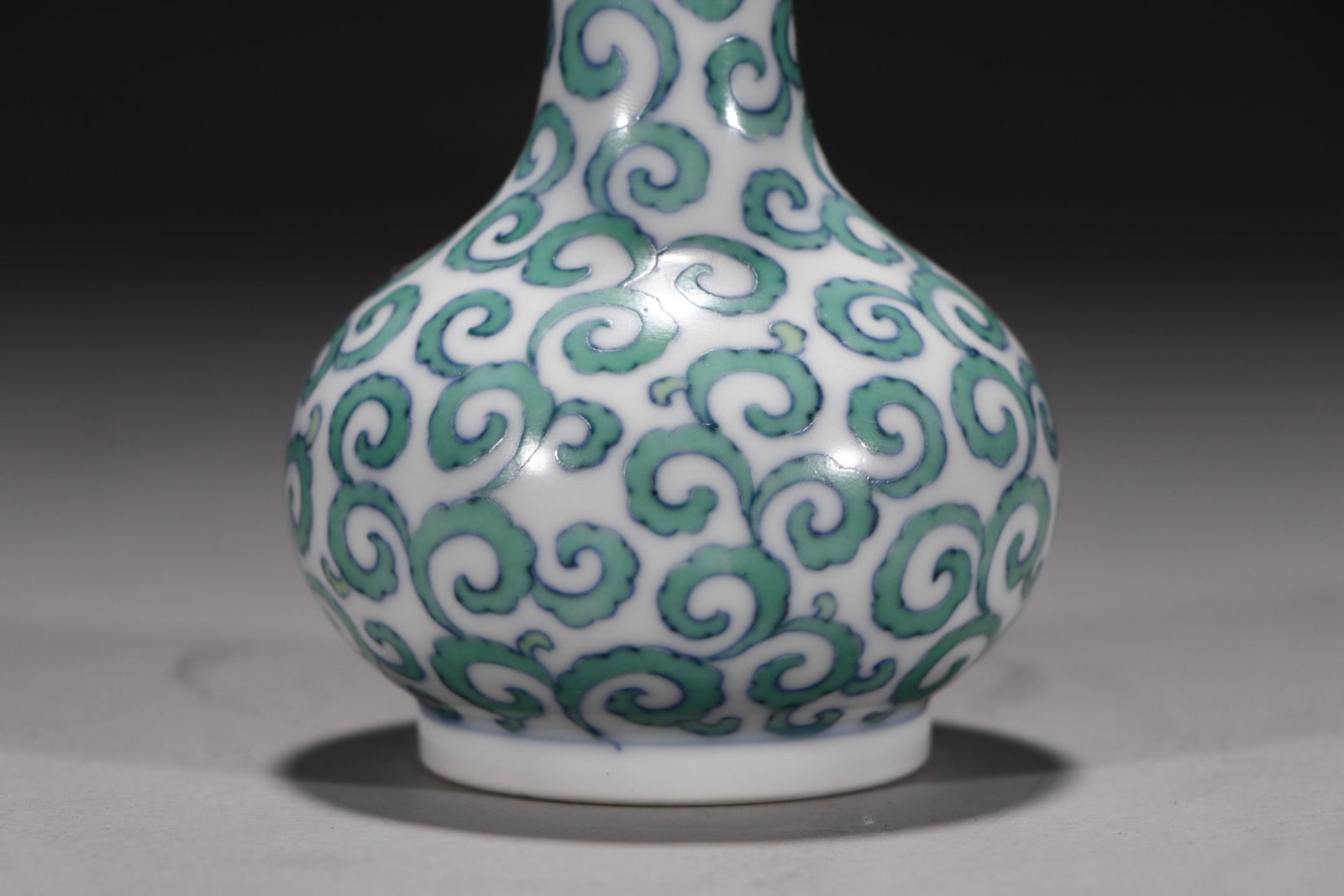 An Exquisite Doucai Lotus Pattern Vase - 7