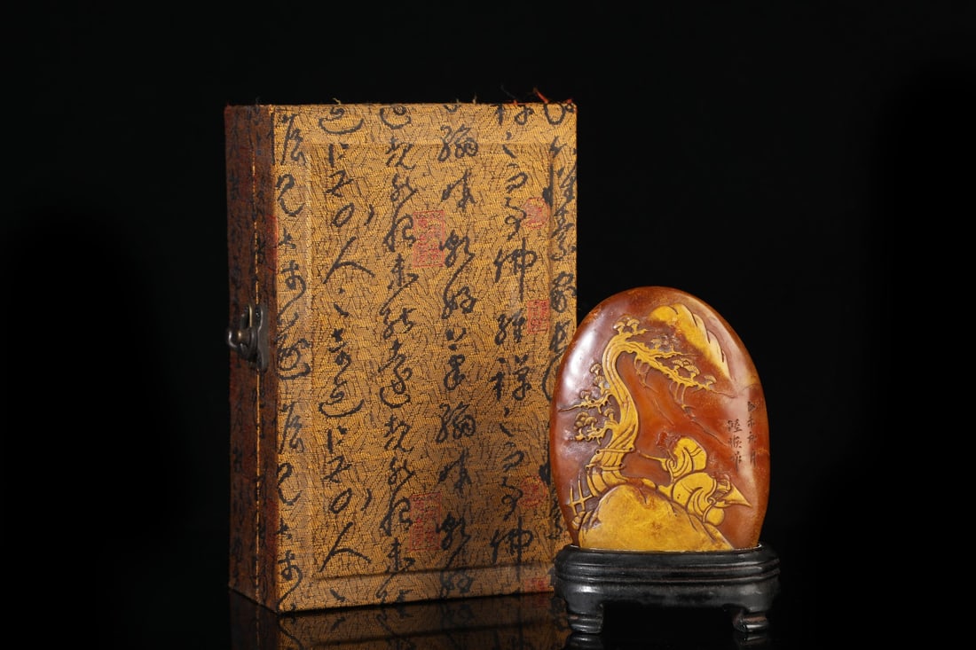 An Exquisite Shoushan Stone Character and Story Pattern Ornament: An Exquisite Shoushan Stone Character and Story Pattern Ornament Qing Dynasty, China Size:4.3inx3.3inx1in Weight:437g寿山石摆件钮印章
