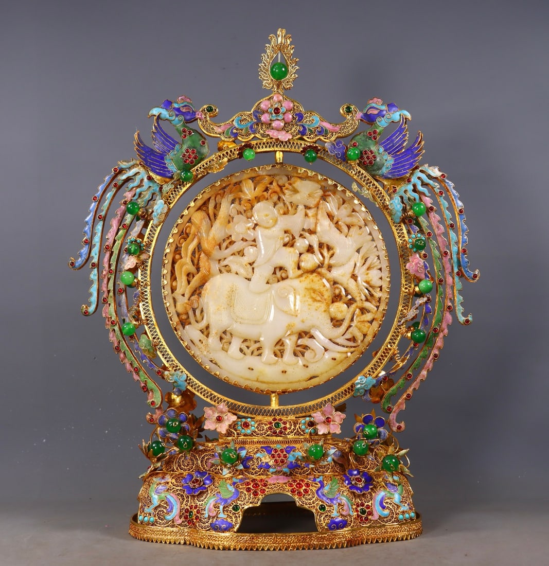 An Exquisite Gilt Bronze Inlaid White Jade Character and Story Pattern Screen: An Exquisite Gilt Bronze Inlaid White Jade Character and Story Pattern Screen Qing Dynasty, China Qianlong Four-character Mark Size:18.1inx14.4inx5.7in Weight:2360g铜鎏金镶