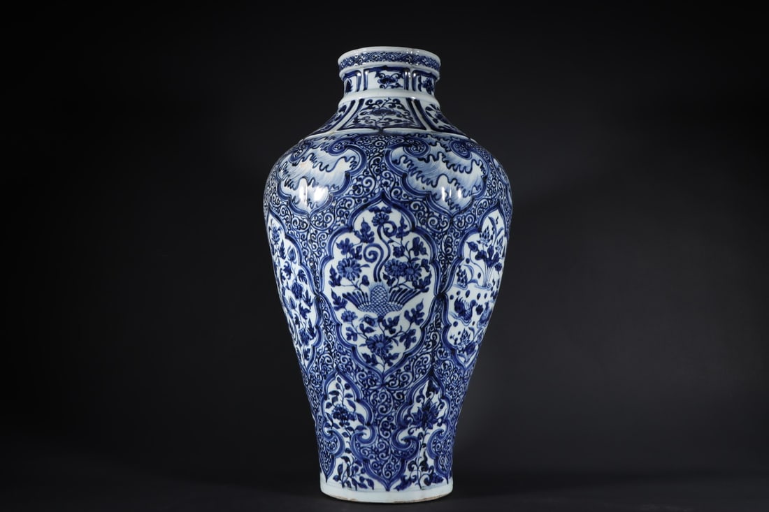 An Exquisite Blue and White Flower and Bird Pattern Vase: An Exquisite Blue and White Flower and Bird Pattern Vase Yuan Dynasty, China Size:18.1inx10.6in青花开光花鸟水禽纹六棱瓶