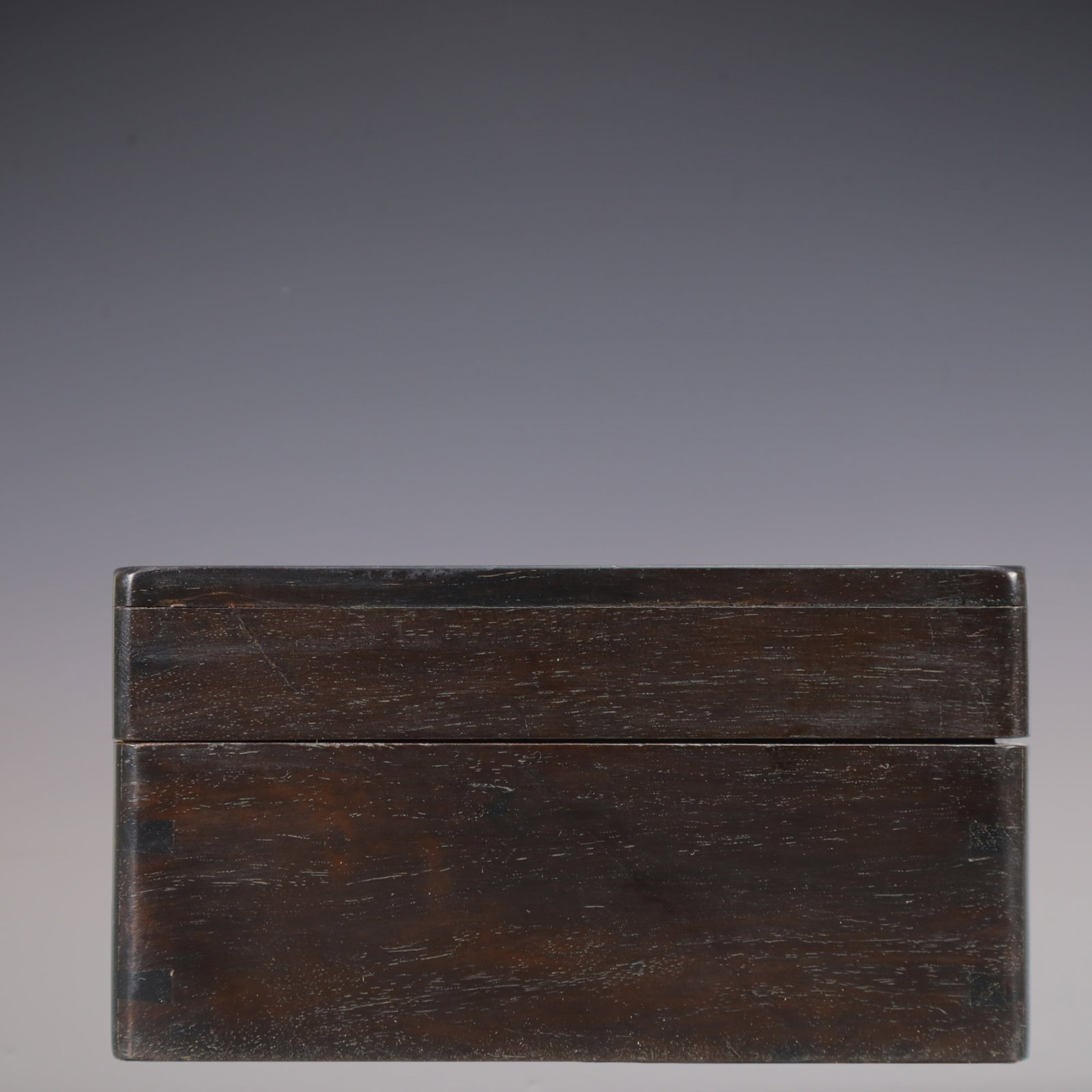 A Exquisite Zitanwood Dragon Pattern Box: A Exquisite Zitanwood Dragon Pattern Box Qing Dynasty, China Size:4.8inx4.8inx2.6in Weight:500g紫檀木龙纹盒 中国清代