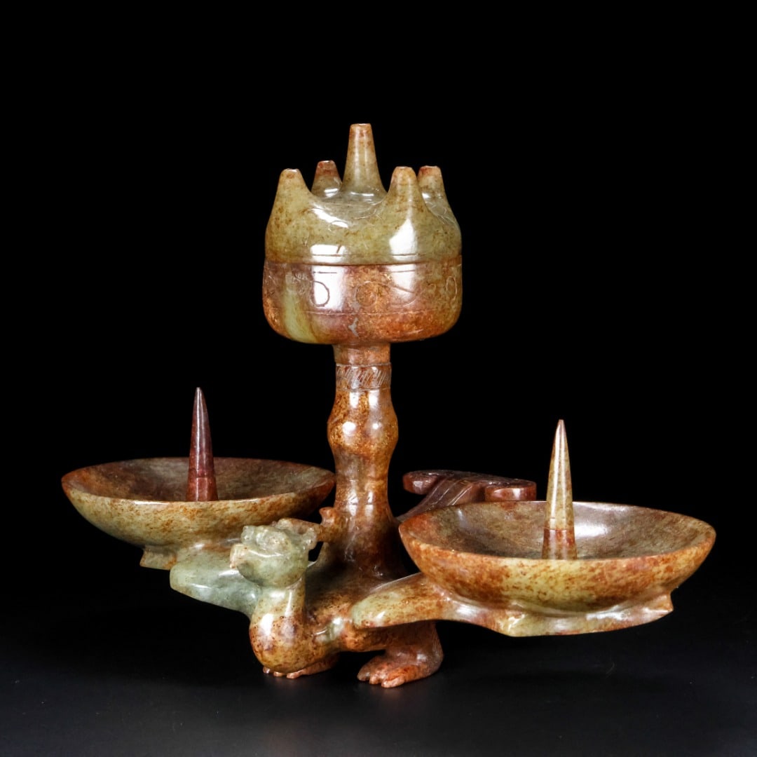 An Exquisite White Jade Phoenix-Shaped Candlestick: An Exquisite White Jade Phoenix-Shaped Candlestick Han Dynasty, China Size:7.1inx9.4inx5.4in Weight:952.5g白玉凤鸟灯熏炉 中国汉代
