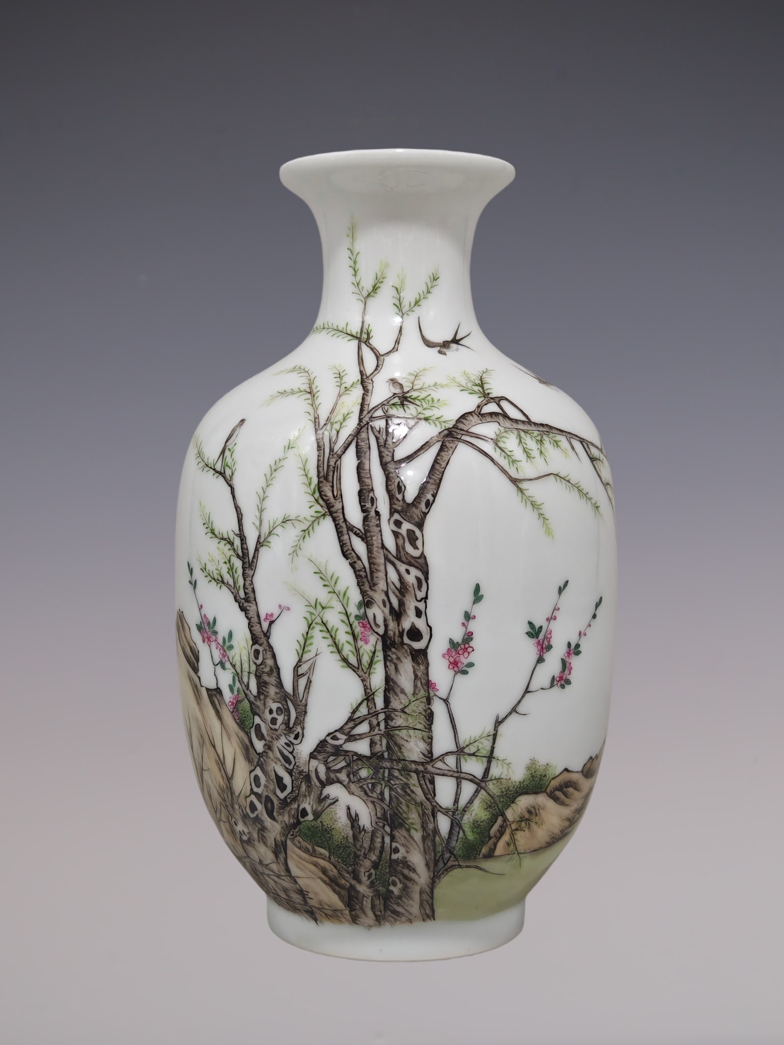An Exquisite Enamel Character and Story Pattern Vase: An Exquisite Enamel Character and Story Pattern Vase Qing Dynasty, China Qianlong Four-character Mark Size:7.5inx4.7in珐琅彩牧牛图 中国清代