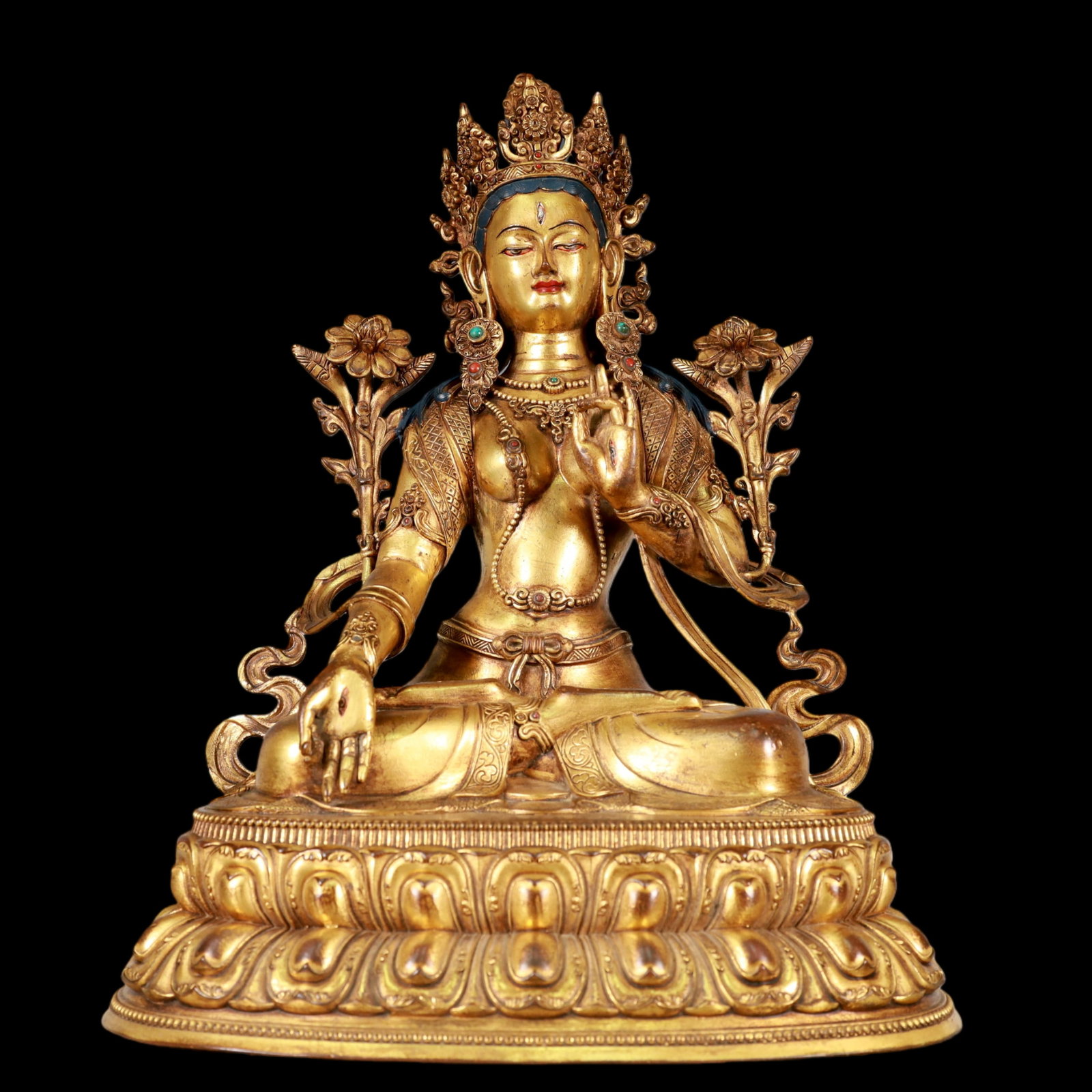 A Exquisite Gilt Bronze Statue of Tara Buddha statue: A Exquisite Gilt Bronze Statue of Tara Buddha statue Qing Dynasty, China Qianlong Six-character Mark Size:10.6inx7.3inx13.4in Weight:3700g铜鎏金度母佛像