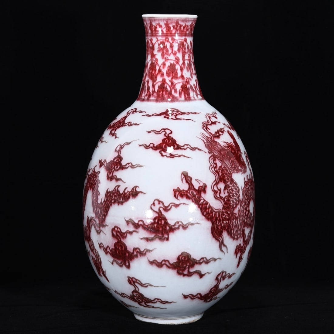 An Exquisite Underglaze-Red Dragon Pattern Vase - 2