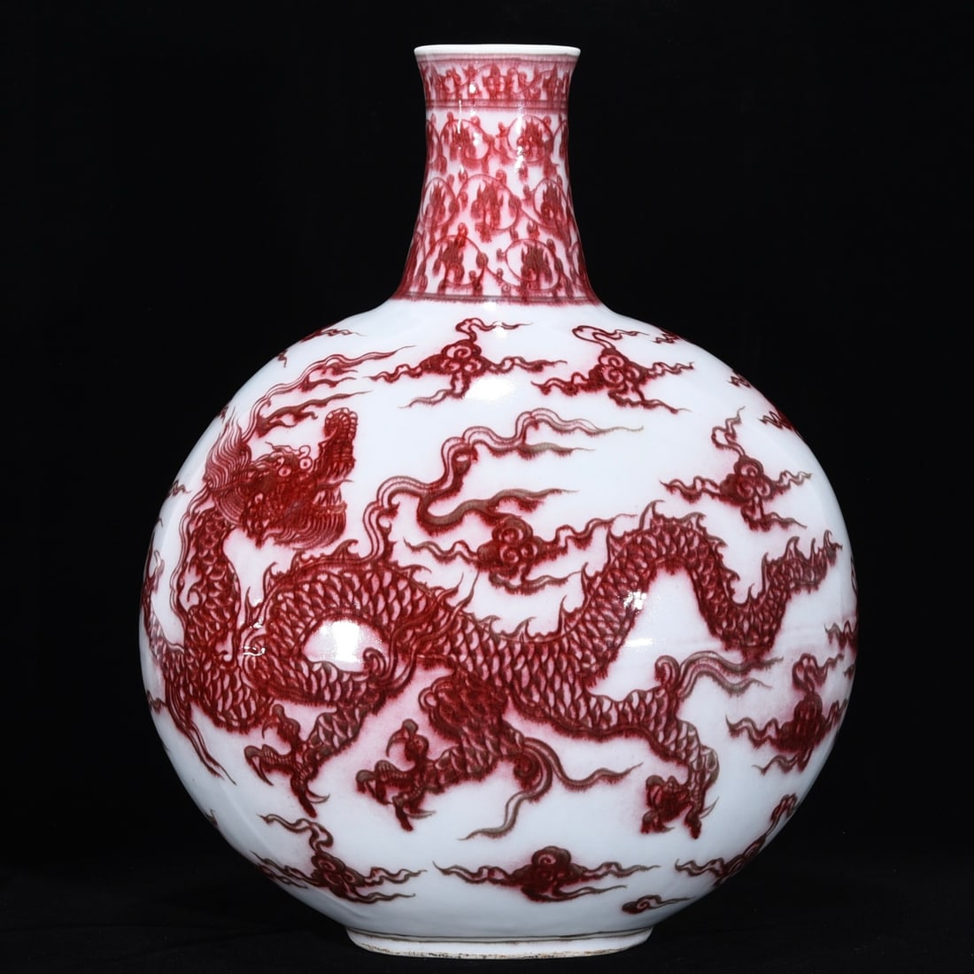 An Exquisite Underglaze-Red Dragon Pattern Vase - 3
