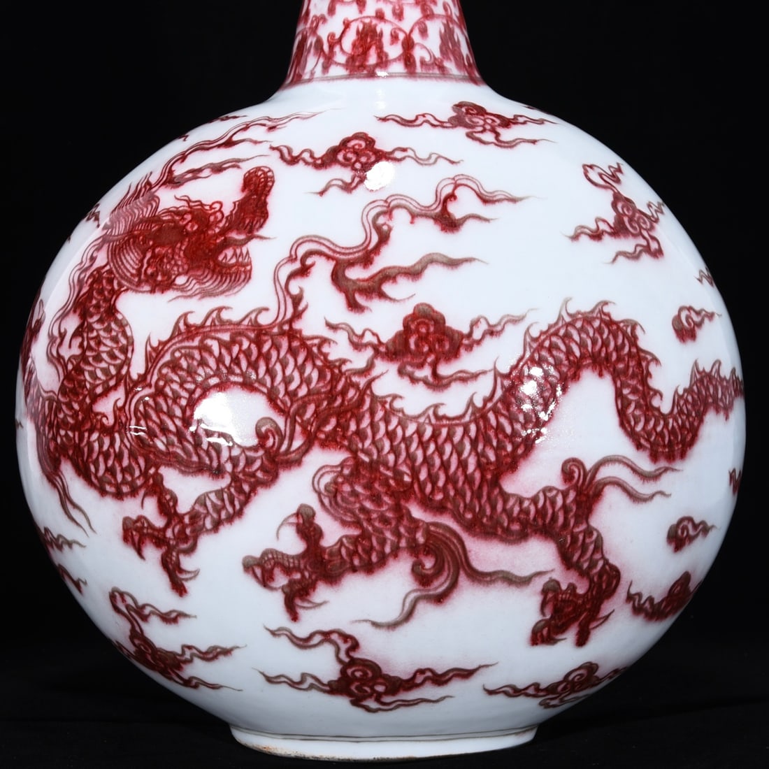 An Exquisite Underglaze-Red Dragon Pattern Vase - 6