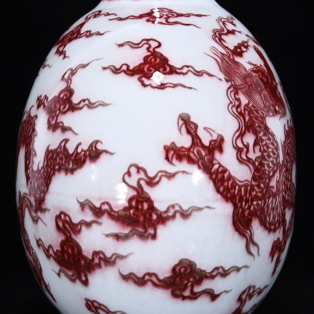 An Exquisite Underglaze-Red Dragon Pattern Vase - 8