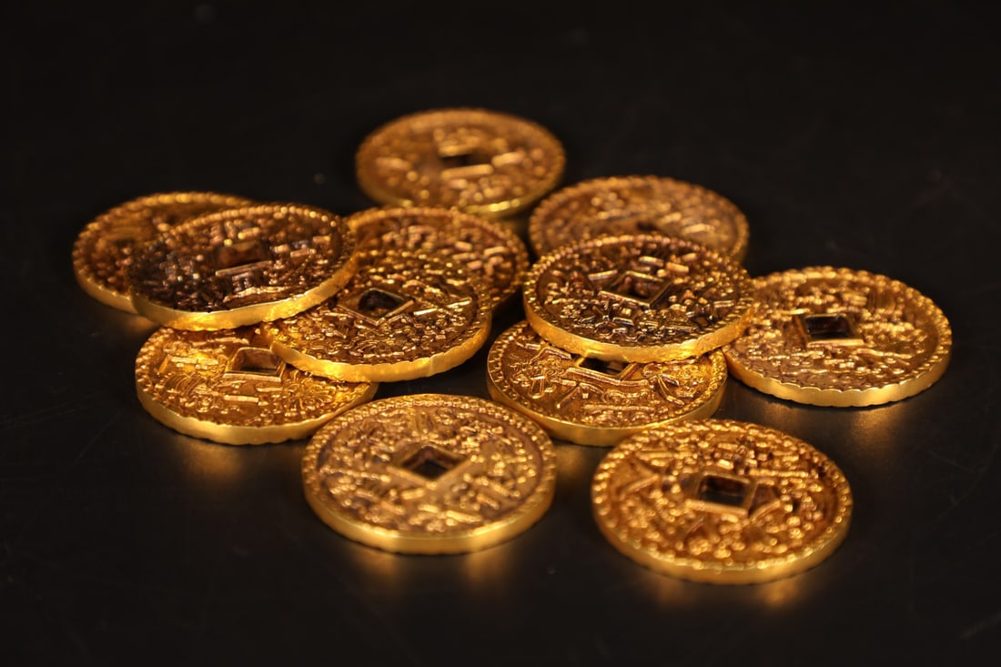 A Set of Fine Gilt Bronze Ancient coins: A Set of Fine Gilt Bronze Ancient coins Qing Dynasty, China Size:1.7in Weight:381g铜鎏金钱币一套 中国清代 Size:4.2cm Weight:381g