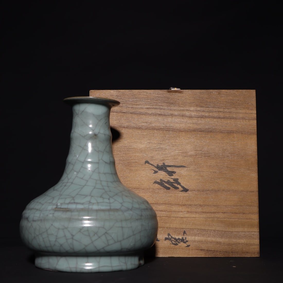 An Exquisite Guan yao Celadon Glazed Vase: An Exquisite Guan yao Celadon Glazed Vase Song Dynasty, China Size:7.9inx6.3in官窑青釉弦纹盘口瓶 中国宋代 Size:20cmx16cm