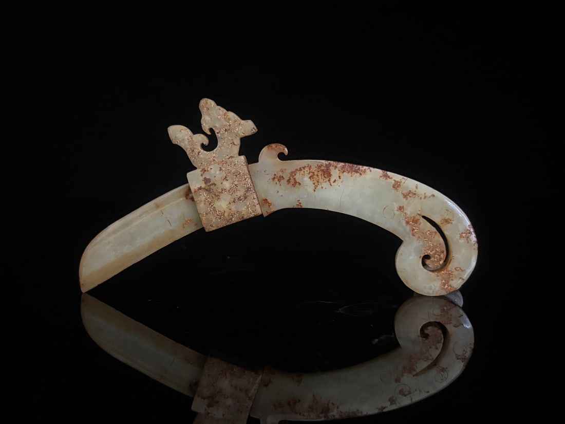 An Exquisite White Jade Ornament (1 of 9)