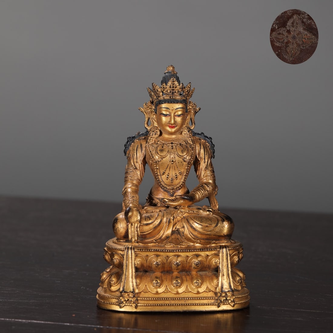 An Exquisite Gilt Bronze Statue of Sakyamuni: An Exquisite Gilt Bronze Statue of Sakyamuni Ming Dynasty, China Size:3.3inx2.2in Weight:150g铜鎏金宝冠释迦牟尼佛坐像