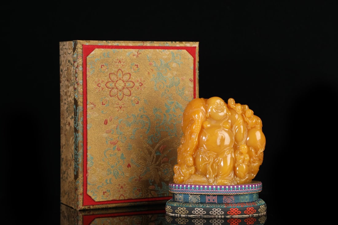 An Exquisite Shoushan Stone Statue of Maitreya Buddha Ornament (1 of 9)