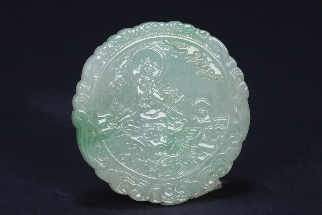 An Exquisite Jadeite Statue of Avalokitesvara Pattern Brand: An Exquisite Jadeite Statue of Avalokitesvara Pattern Brand Qing Dynasty, China Size:2.1inx0.2in