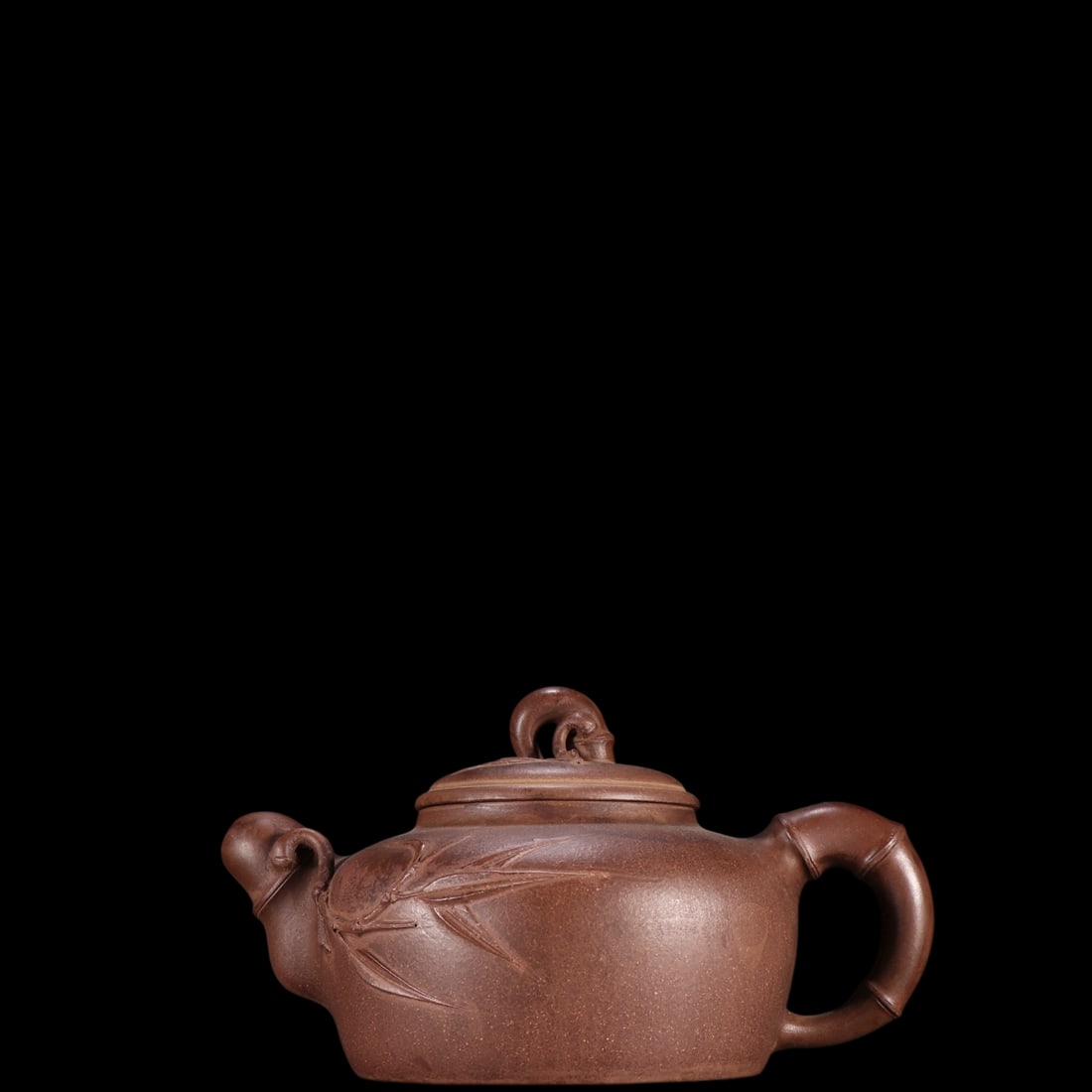 An Exquisite Purple Sands Bamboo Pattern Teapot: An Exquisite Purple Sands Bamboo Pattern Teapot Zhou gui zhen Size:3.9inx6.5in紫砂竹节壶 周桂珍 Size:9.8cmx16.6cm