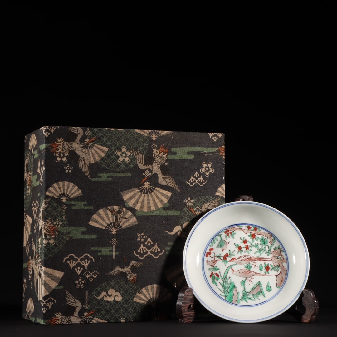 An Exquisite Wucai Flower and Bird Pattern Plate (1 of 9)