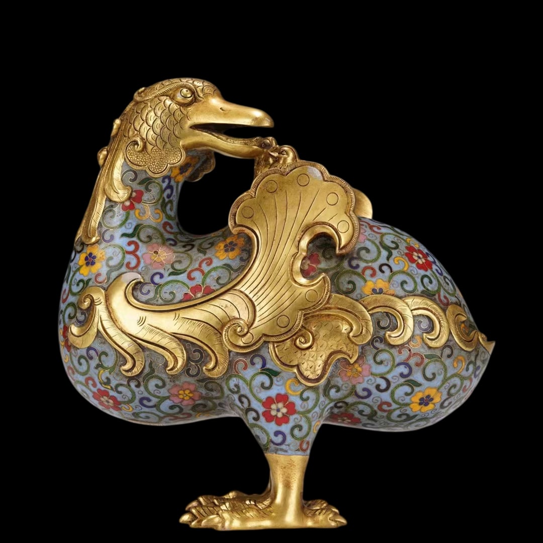 A Exquisite Cloisonne Bird-Form Censer: A Exquisite Cloisonne Bird-Form Censer Qing Dynasty, China Qianlong Four-character Mark Size:9.4inx4.7in Weight:3.5KG景泰蓝鸳鸯香炉
