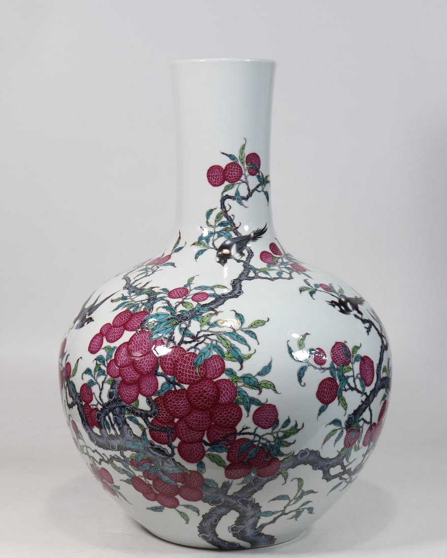 An Exquisite Enamel Flower and Bird Pattern Vase: An Exquisite Enamel Flower and Bird Pattern Vase Qing Dynasty, China Qianlong Six-character Mark Size:21.3inx14.2in珐琅彩荔枝花鸟纹天球ī