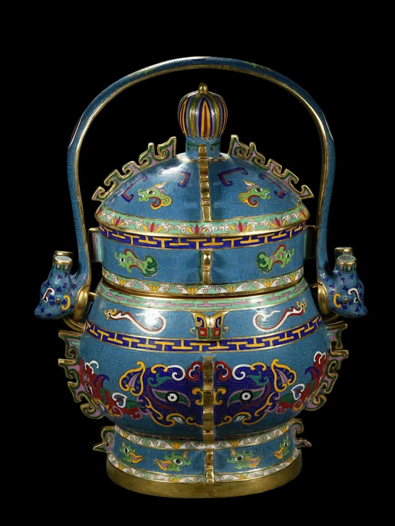 A Exquisite Cloisonne Beast-Face Pattern Jar: A Exquisite Cloisonne Beast-Face Pattern Jar Qing Dynasty, China Qianlong Four-character Mark Size:15inx11.8in Weight:8KG景泰蓝兽面纹提梁卣
