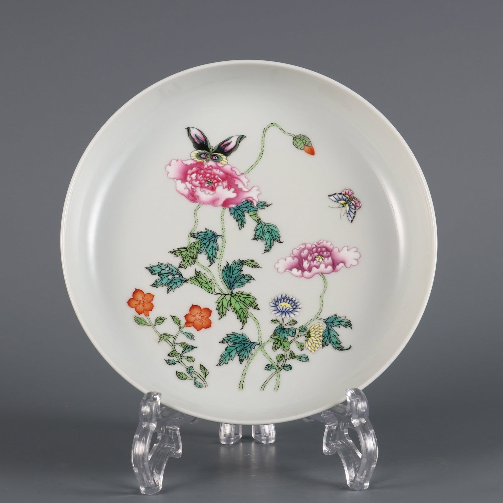 An Exquisite Enamel Flower and Butterfly Pattern Plate: An Exquisite Enamel Flower and Butterfly Pattern Plate Qing Dynasty, China Yongzheng Six-character Mark Size:1.3inx6.4in珐琅彩翠边内虞美人纹
