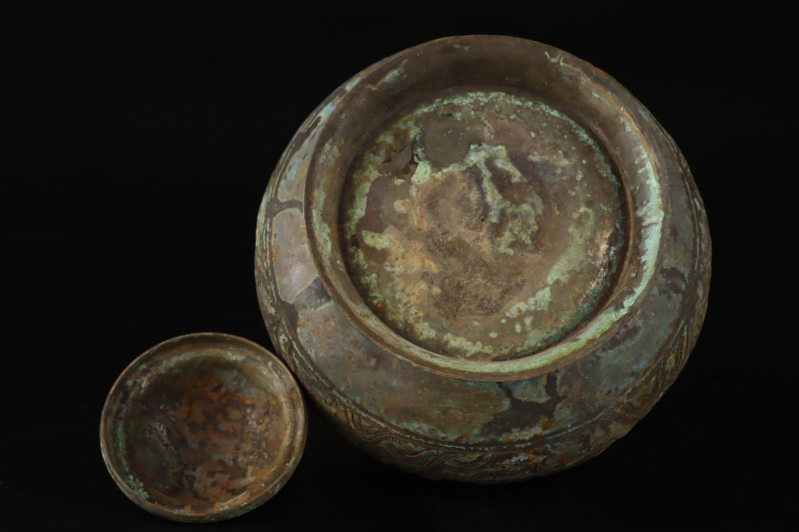 An Exquisite Silver Beast-Face Pattern Jar - 9